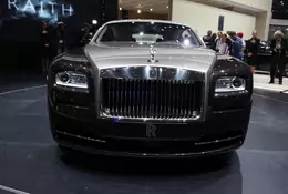 Kuba Wojewódzki obok luksusowego Rolls-Royce’a Wraith