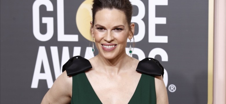 "Młodziej i piękniej niż kiedykolwiek wcześniej". 48-letnia ciężarna Hilary Swank w zachwycającej formie [FOTO]