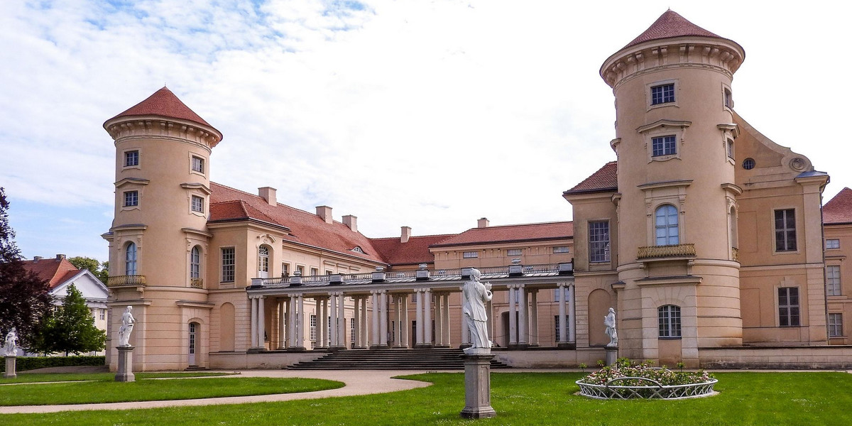 Niemcy: muzycy orkiestry uwięzieni w pałacu Rheinsberg przez koronawirusa