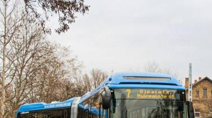 Ilyen Budapest első hibridbusza