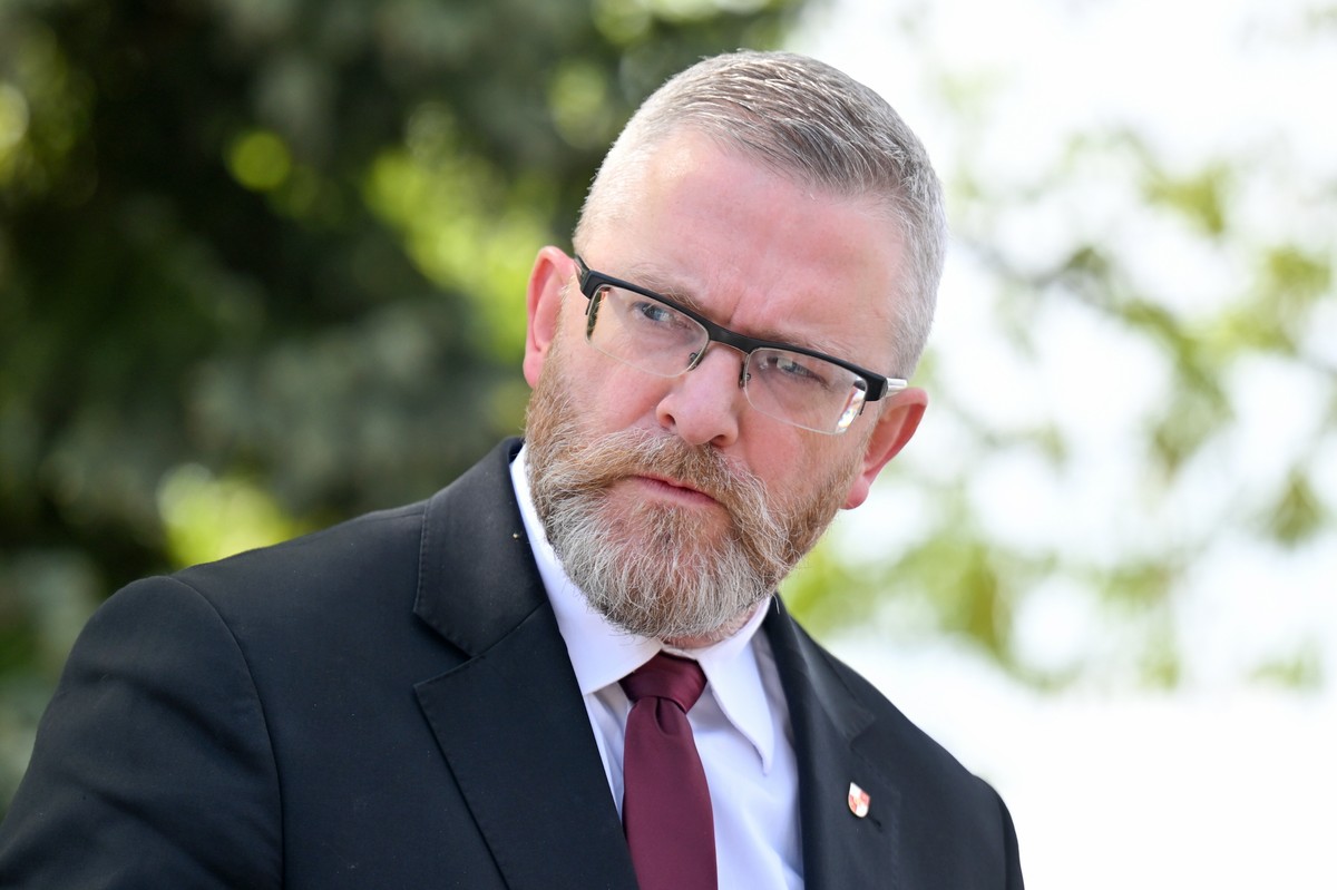 Europosel Grzegorz Braun oskarżony o zaprzeczanie Holocaustowi
