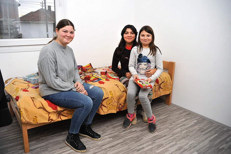 Tri devojčice sada imaju normalno detinjstvo