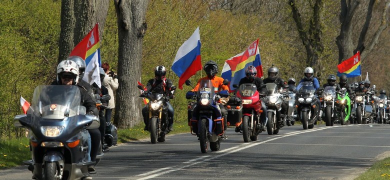 Nocne Wilki z Kaliningradu w Braniewie. Rosyjscy oficjele i motocykliści oddali hołd czerwonoarmistom [FOTO]