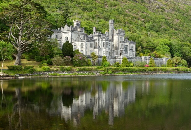 Miejsce 10: Irlandia Na zdjęciu Opactwo Kylemore Abbey nad rzeką Kylemore Lough