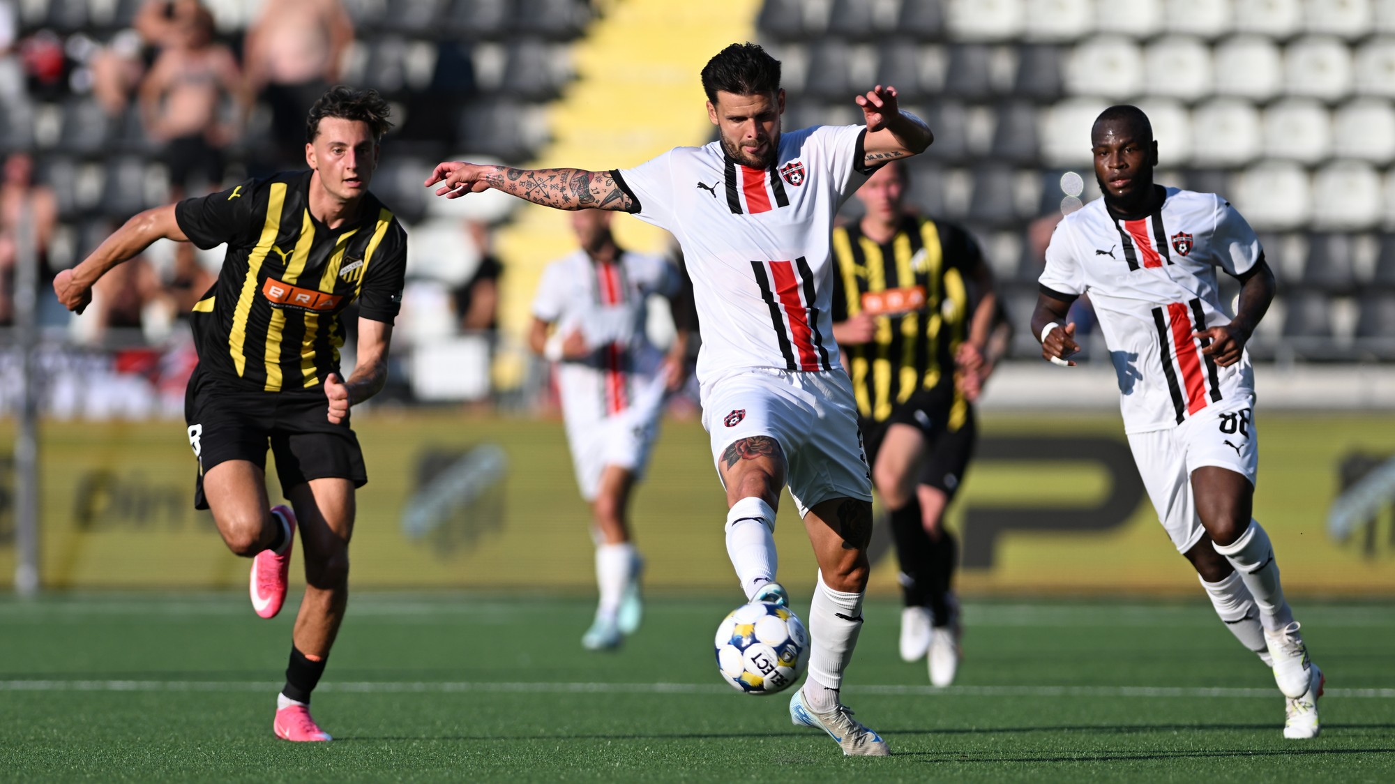 Zľava Silas Andersen (Häcken), Michal Ďuriš a Cedric Badolo (obaja Trnava).