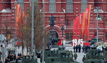 Pokaz wojskowych "trofeów" w Moskwie. Rosja przygotowuje się do Dnia Zwycięstwa