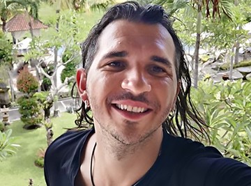 PEVAČ OŠIŠAO DUGU KOSU DA BI PRESADIO NOVU: Svi se pitaju šta se desilo Pavlu Dejaniću