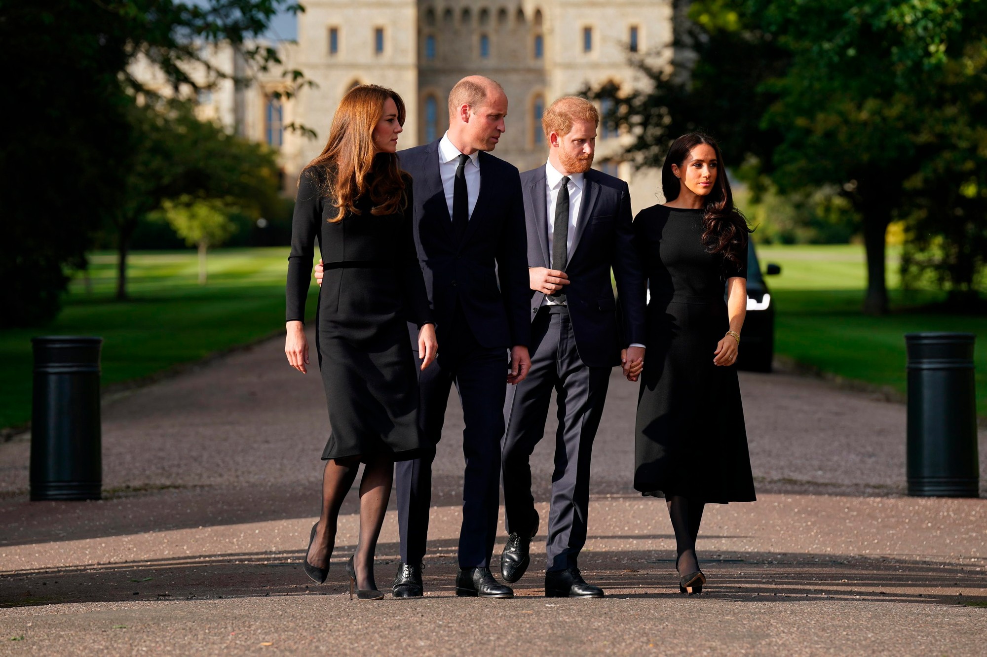 Princ Harry s Meghan spolu s princom Williamom a princeznou z Walesu Catherine.