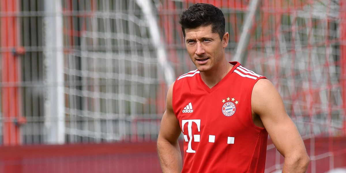 Pan Lewandowski Zarabia Miesięcznie 3500 Ile Robert Lewandowski zarabia w godzinę? - Sport