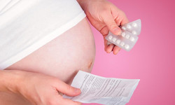 Trzeci trymestr ciąży - niepokojące objawy. Obrzęki, nadciśnienie i krwawienie w III trymestrze