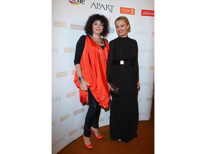 Przy Katarzynie Grocholi kreacja jej córki była wzorem ninimalizmu. Czasem mniej znaczy więcej...