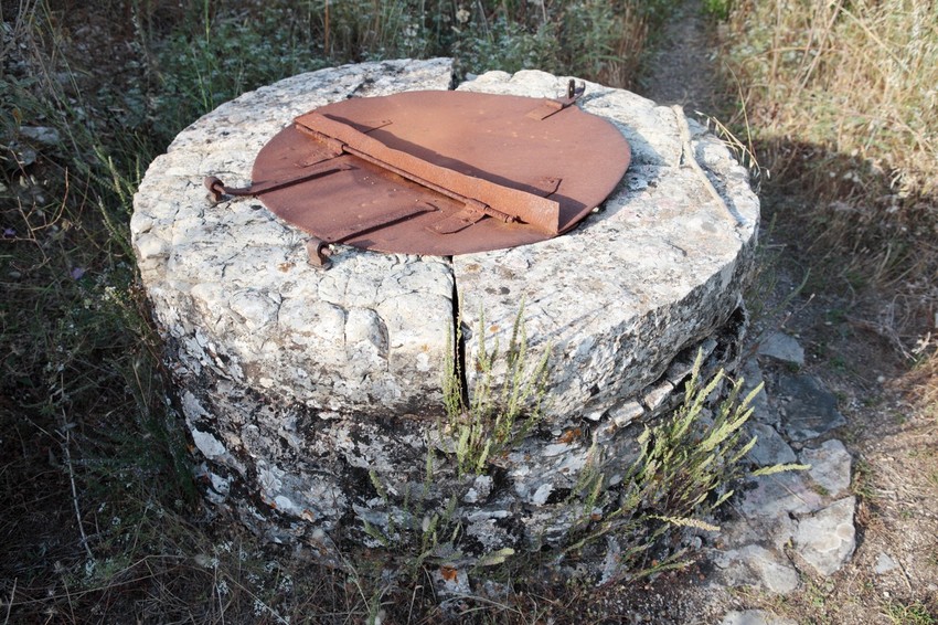 Bunar je zatvoren, a lokalne vlasti veruju da ih "štite" zdrav život i pridržavanje mera zaštite (foto: ilustracija)