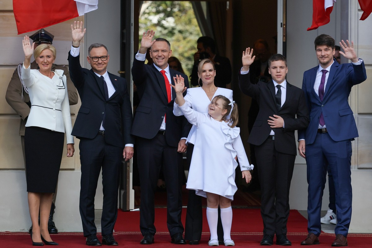 Andrzej Duda i jego żona Agata powitali rodzin Karola Nawrockiego w Pałacu Prezydenckim