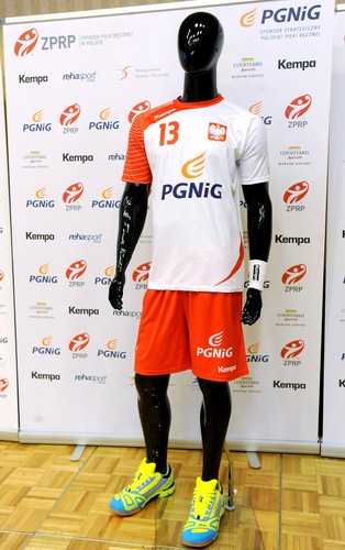 Reprezentacja Polski ma nowe stroje. Zagra w nich na mundialu