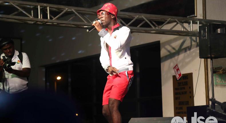 Okyeame Kwame performing at 2015 Ghana DJ Awards