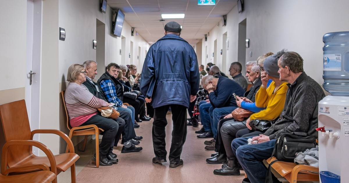 Absurdalne zarobki lekarzy. "Powyżej takiej liczby godzin pacjent i lekarz przestają być bezpieczni"