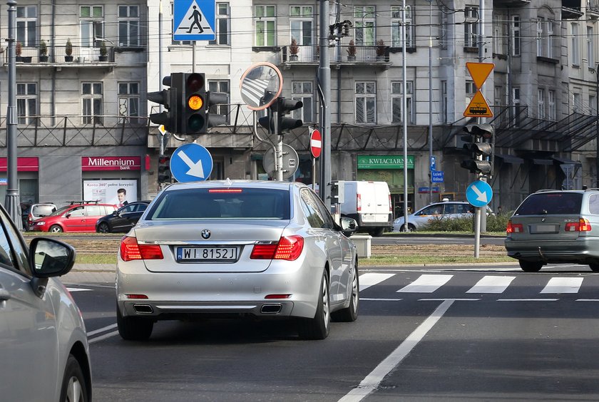 Politycy lubią jeździć BMW