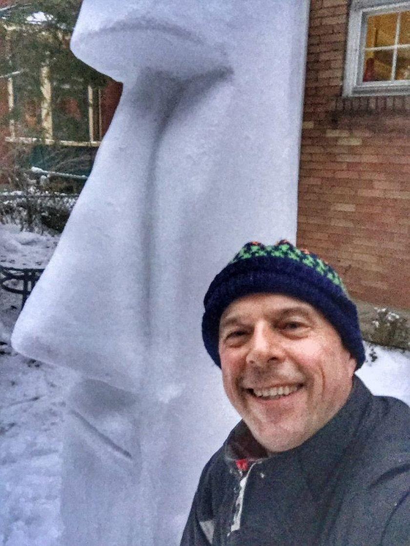 Matt Morris, autor śnieżnej rzeźby