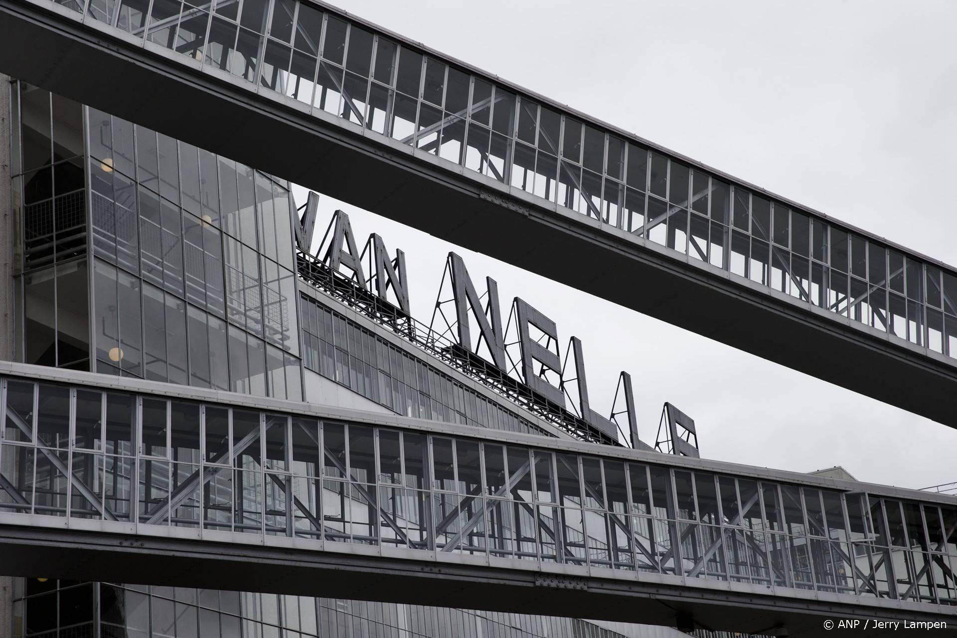 Ontruiming van de Van Nellefabriek: DJ-show Haai gestopt na vermoedelijk traangas