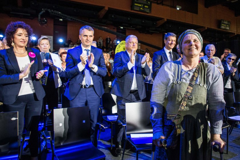 Ochojska o służbie zdrowia. "Ludzie dostają kroplówki na korytarzu"