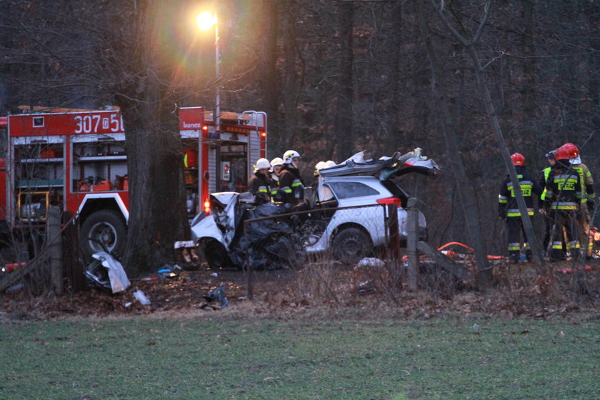 Tragedia w Ligocie Prószkowskiej. Nie żyje malutkie dziecko i jego rodzice. Drugie w ciężkim stanie