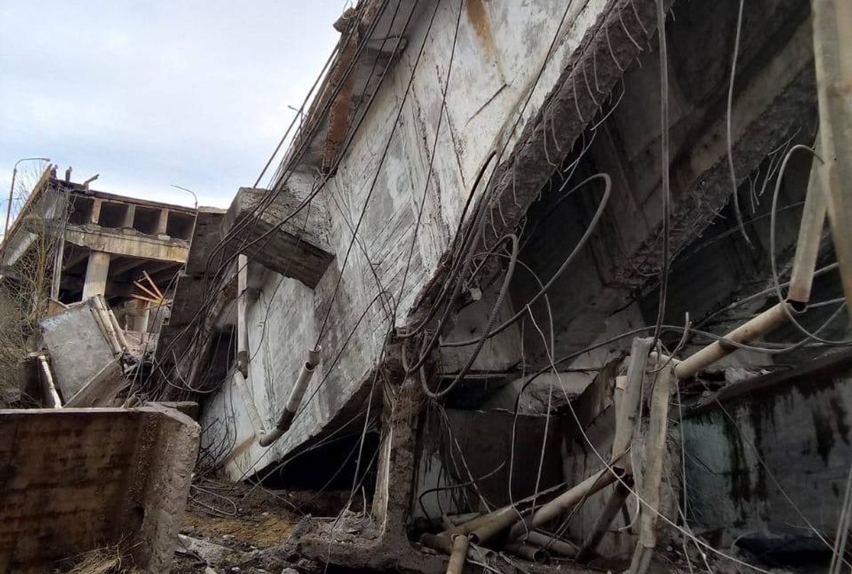 Zawalona konstrukcja wiaduktu w Wiaźmie w obwodzie smoleńskim