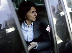 Julia Pitera dziką lustratorką