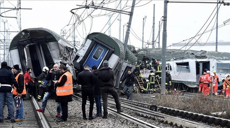 Kisiklott egy személyszállító vonat csütörtök reggel az észak-olaszországi Milánó közelében /Fotó: MTI