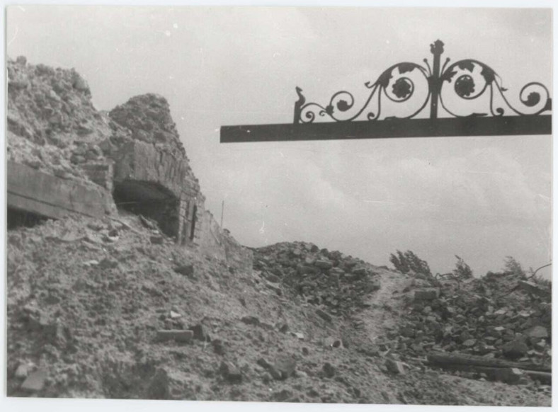 Fotografia przedstawiająca ruiny getta warszawskiego, 1946 r.