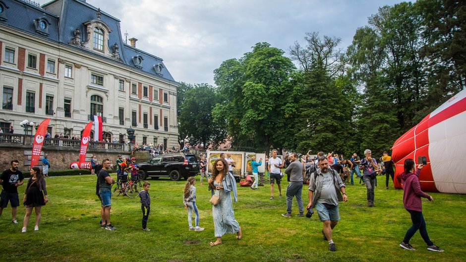 II Zawody Balonowe "In The Silesian Sky" - start balonów świtem z pszczyńskiego parku zamkowego - 25.06.2022 r. - autor: Andrzej Grynpeter