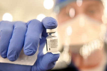 Rząd odpowiada na pytanie, czy szczepionka będzie zawierała mikrochipy