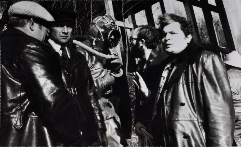 Funkcjonariusze na miejscu katastrofy