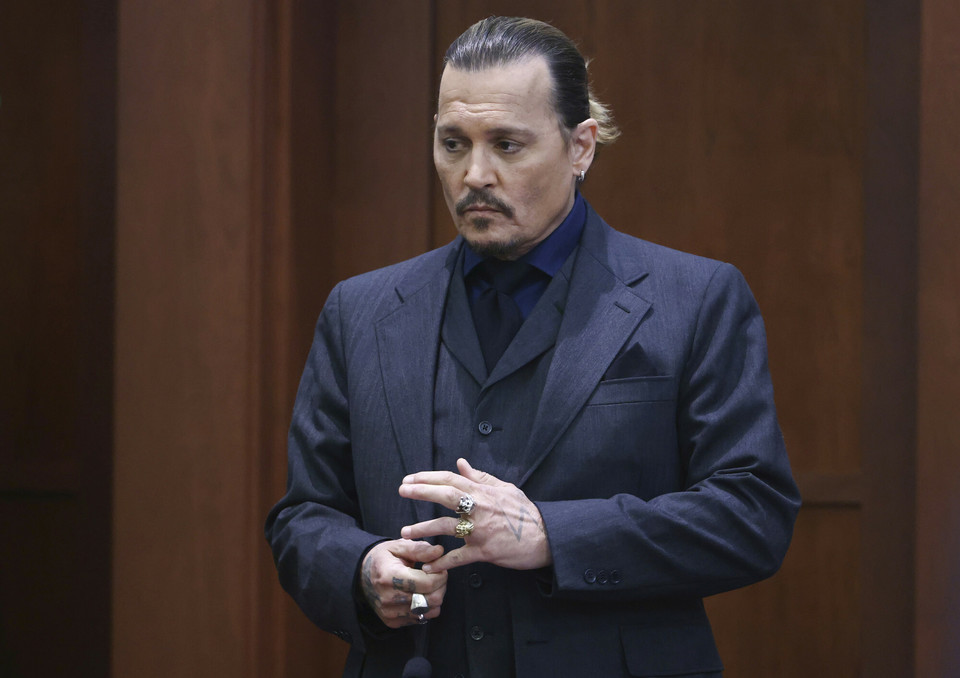 Johnny Depp podczas rozprawy sądowej 21 kwietnia 2022 r.