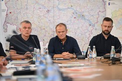 Tusk zapowiada wojnę z szabrownikami. 'Każdy taki przypadek będzie ścigany bezwzględnie'