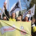 2 maja protest pracowników kilku sieci handlowych, w tym Biedronki