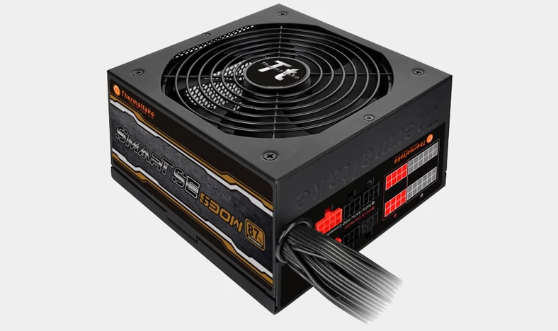 Bardziej prądożerne części wymagają silniejszego zasilacza. Do akcji wkracza Thermaltake Smart SE 530W