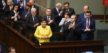 Gigantyczne nagrody dla ekipy Szydło! Morawiecki tak to komentuje