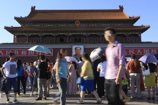 Mao Zedong wciąż obecny. Bogaci Chińczycy wstydzą się luksusu