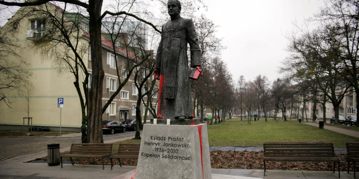 Awantura o pomnik księdza Henryka Jankowskiego