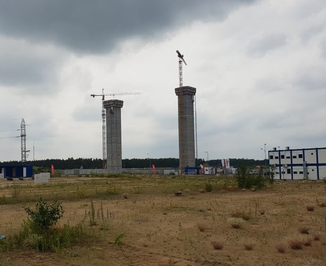 Resztki inwestycji w Ostrołęce są stopniowo wyburzane