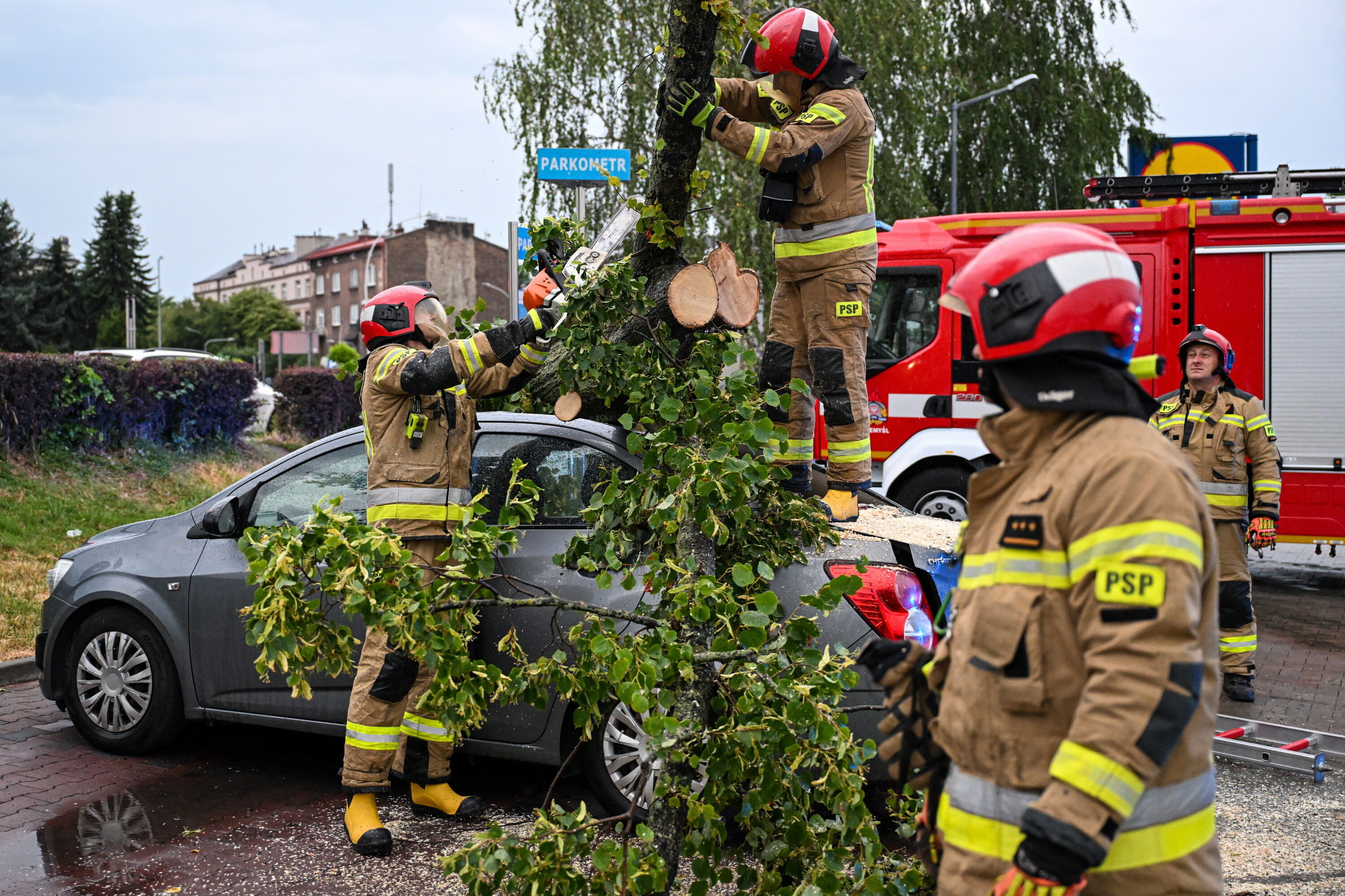 Podkarpacie: 26 tys. bez prądu po gwałtownych burzach