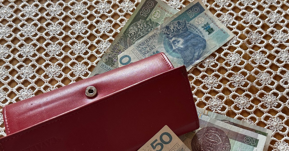 Masz 65 lat? Oto lista 12 dodatków dla seniorów, które przysługują w 2025 roku. Czy wiesz ile wyniosą po waloryzacji?