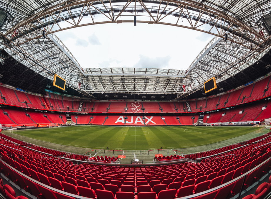 Ajax Amsterdam to piłkarski stadion z 55 tys. miejsc. 