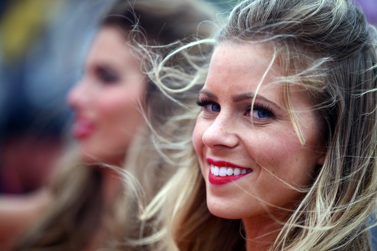 Piękne dziewczyny na torze Formuły 1 podczas Grand Prix USA