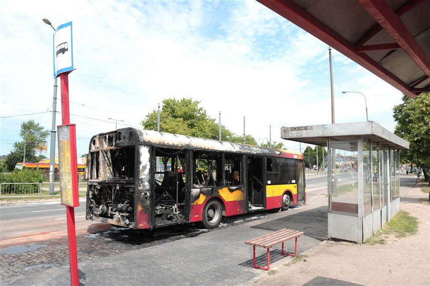 Panika! Na Okęciu spłonął autobus!