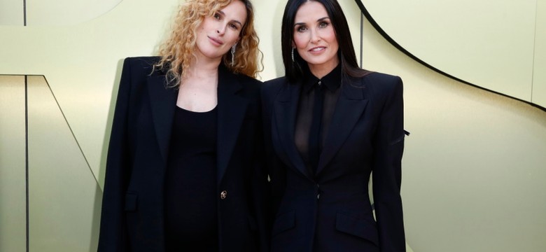 Najlepiej wyglądająca 60-latka show-biznesu: Demi Moore w oszałamiającej formie na pokazie mody [FOTO]