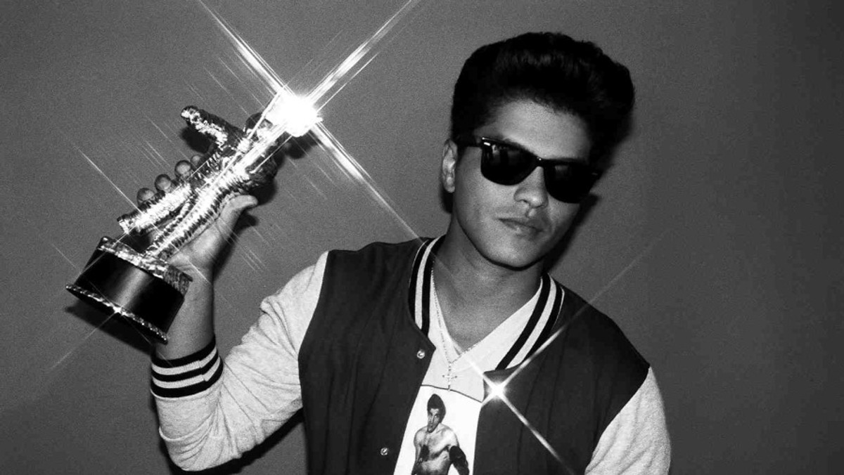 MTV ogłosiło, że kolejnym artystą, który wystąpi na gali MTV Video Music Awards 2011, jest Bruno Mars.  Znamy też pierwsze nazwiska prezenterów, którzy przedstawią nagrodzonych wykonawców.