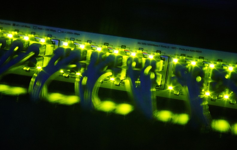 Nowy superkomputer Politechniki Gdańskiej to grupa połączonych ze sobą komputerów, które do pracy wykorzystują 2616 procesorów. <br><br> fot. (aw/mr) PAP/Adam Warżawa