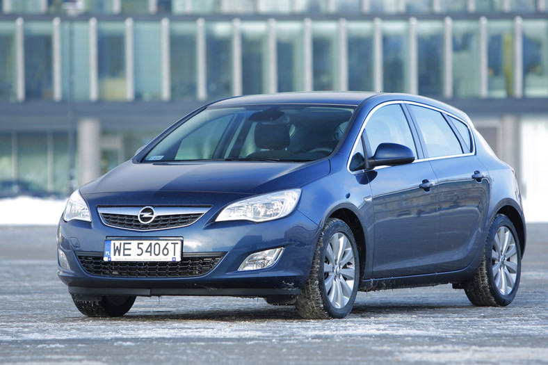 Czy kompaktowy diesel może się opłacać?  Opel Astra 1.6 kontra 1.7 CDTI