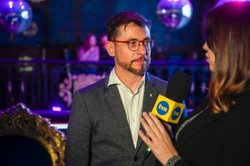 Kacper Kuszewski zdradził, ile zarabiał w "M jak miłość". "Ile?! Naprawdę?!"